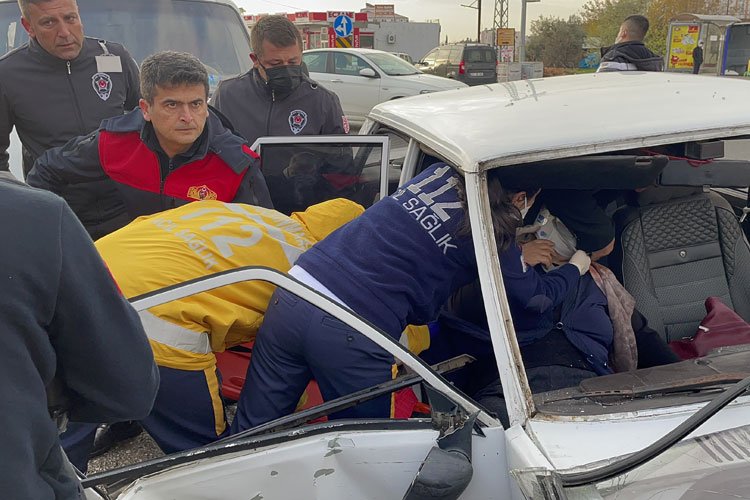 Adıyaman’da hastane önünde çarpıştılar: 2 yaralı