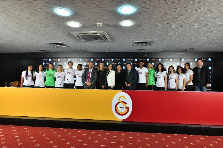 Kadınlar ‘Galatasaray Hepsiburada’ ile yeşil sahaya iniyor