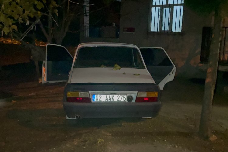 Adıyaman’da otomobil kurşunlandı