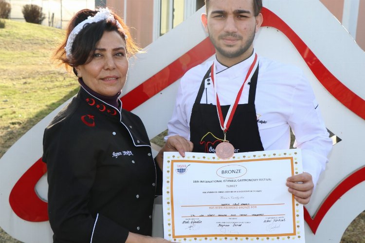 Kocaelili ‘Beyaz Kalpler’e bronz madalya