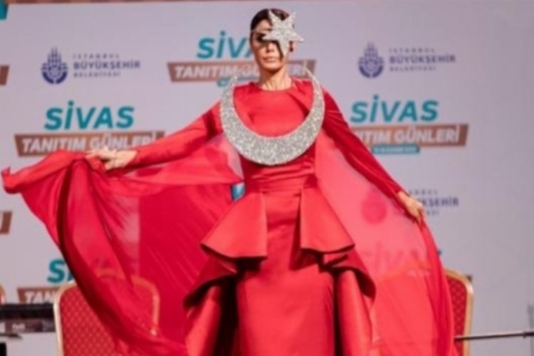 Sivas’ın yöresel kıyafet defilesi beğeni topladı