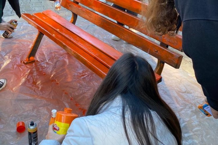 Kadınlar için zeytin ağacına 354 kurdele