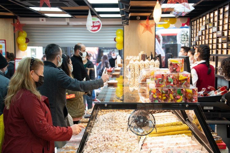 İzmir’de Can Kardeşler’den 52. şube