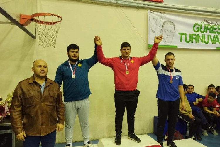 Kocaelili sporcular kürsüde yerini aldı