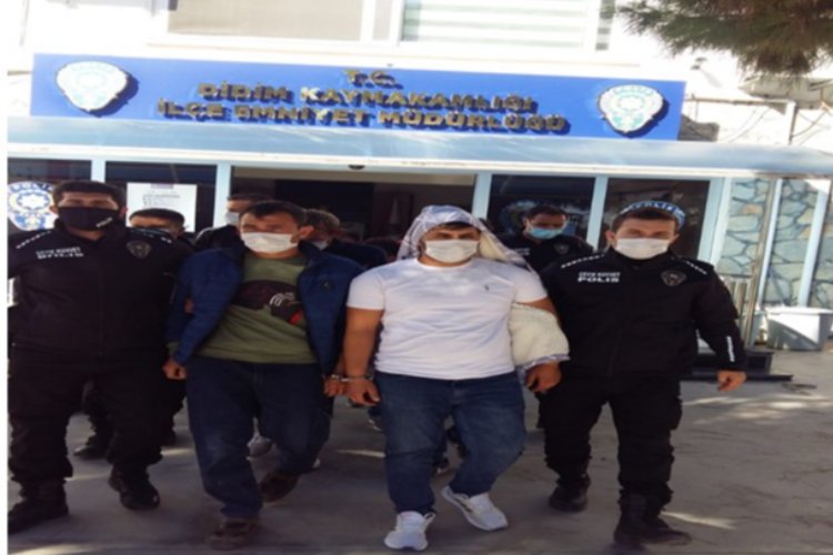 Didim’de klima satmaya çalışırken yakalandılar