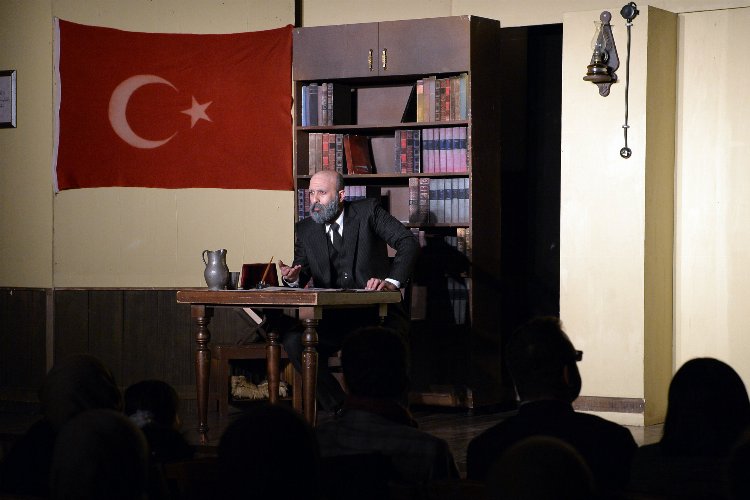 İstiklal Şairinin hayatı Bursa Osmangazi’de sahnelendi