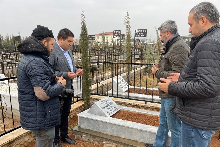 Adıyaman İGC Yönetimi merhum gazetecileri mezarları başında andı