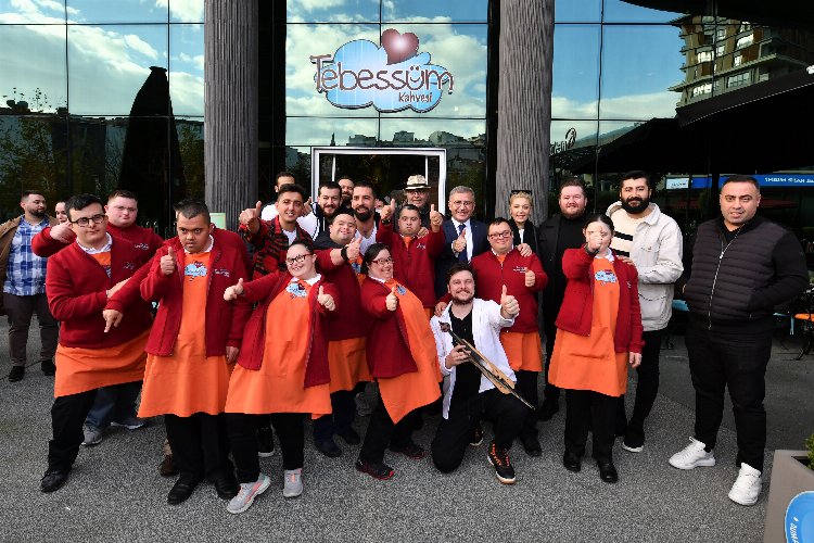 Tebessüm Kahvesi ünlülerle ‘Tebessüm’ etti