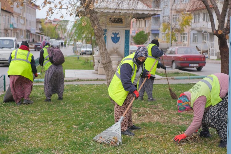 Kütahya Ilıca’da ot temizliği yapıldı