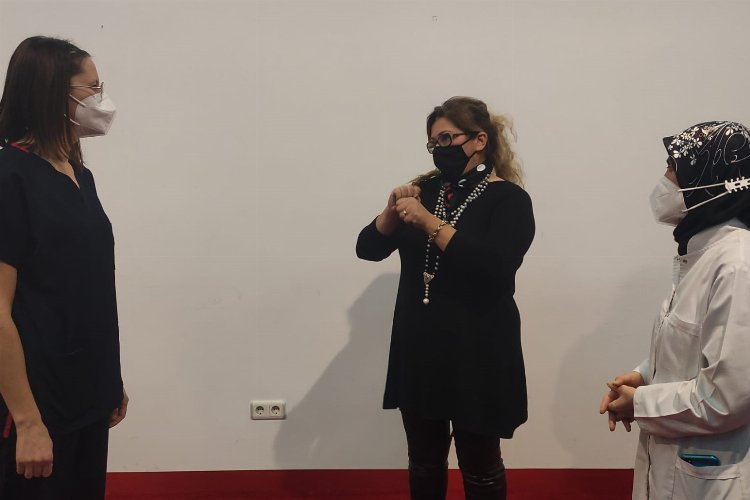 Bursa’da sağlık personeline işaret dili eğitimi