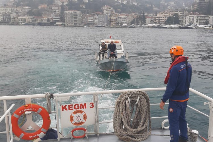 İstanbul Bebek’te arızalanan tekne kurtarıldı