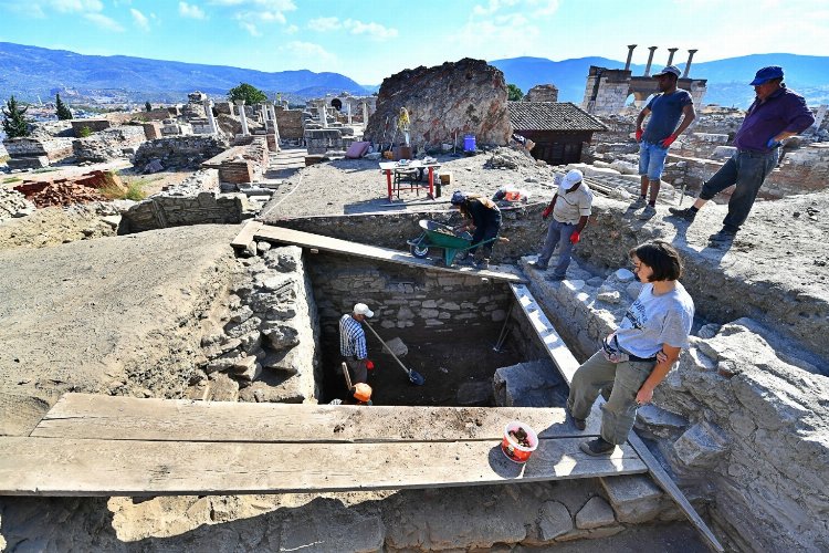 Türkiye ilk… İzmir’de arkeolojik alanda DNA laboratuvarı