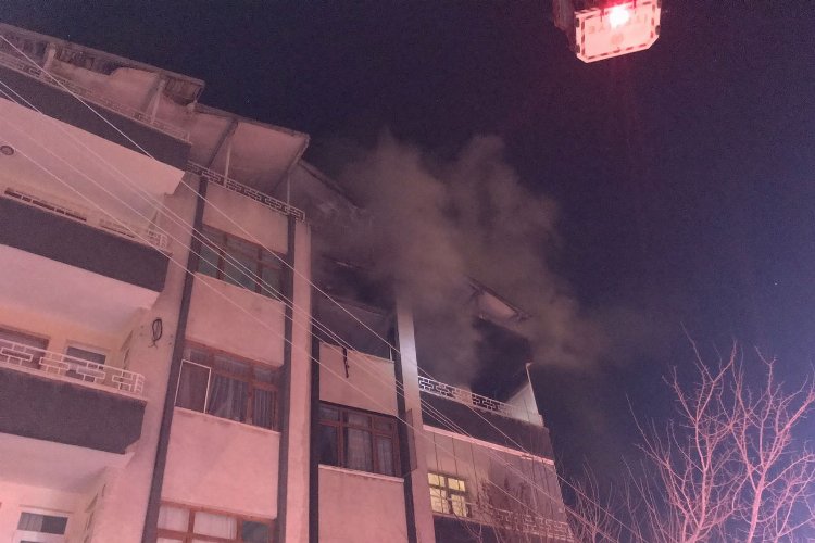 Aksaray’da 4 katlı binada yangın