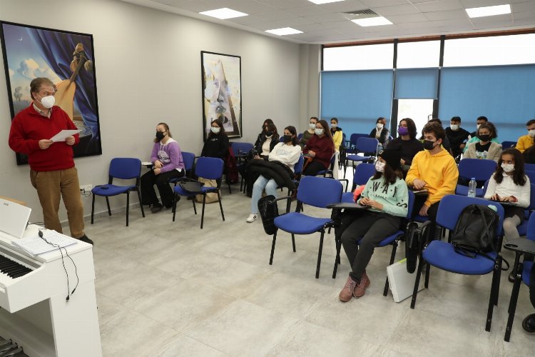 Cihat Aşkın’ın öğrencileri Barış Manço şarkılarını seslendirecek