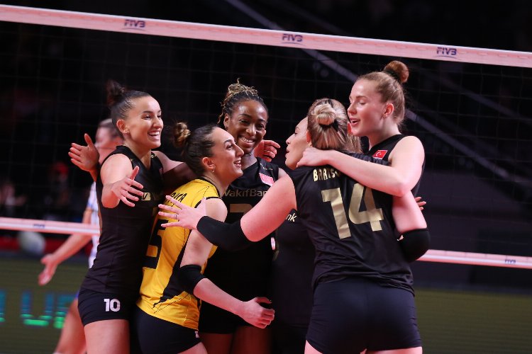 VakıfBank 2021 FIVB Dünya Kulüpler Şampiyonası’nı lider tamamladı