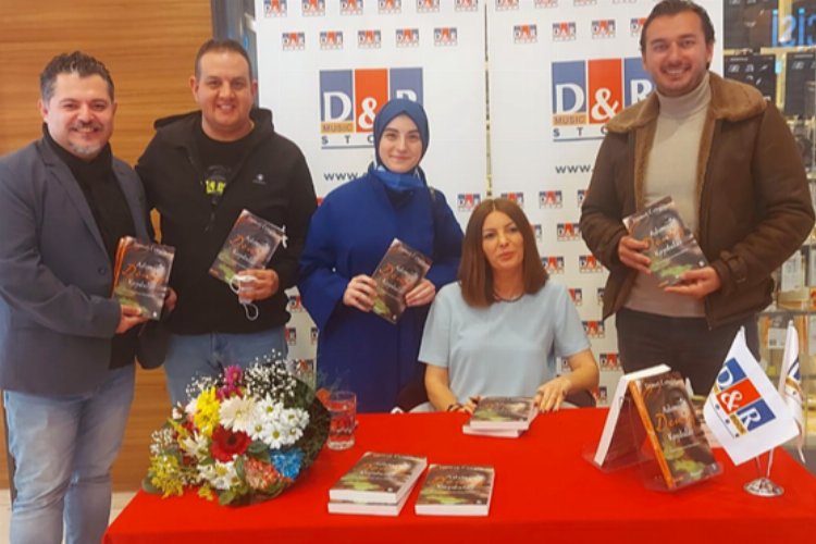 Yazar Demet Cengiz, Kdz. Ereğli’de imza gününe katıldı