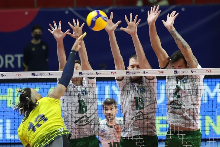 Fenerbahçe HDI Bursa Büyükşehir’i devirdi