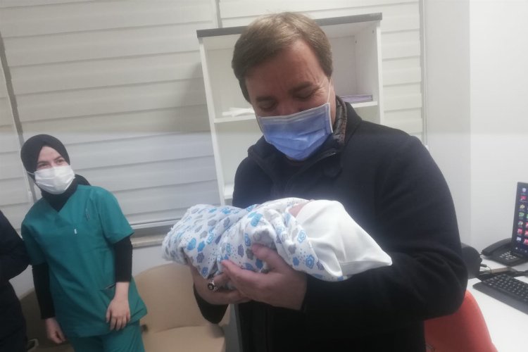 Aksaray’da yeni yıl bebeklerine altın