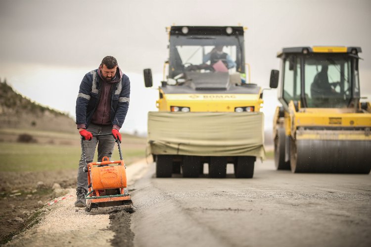 Kütahya’da beton asfalt çalışmaları devam ediyor