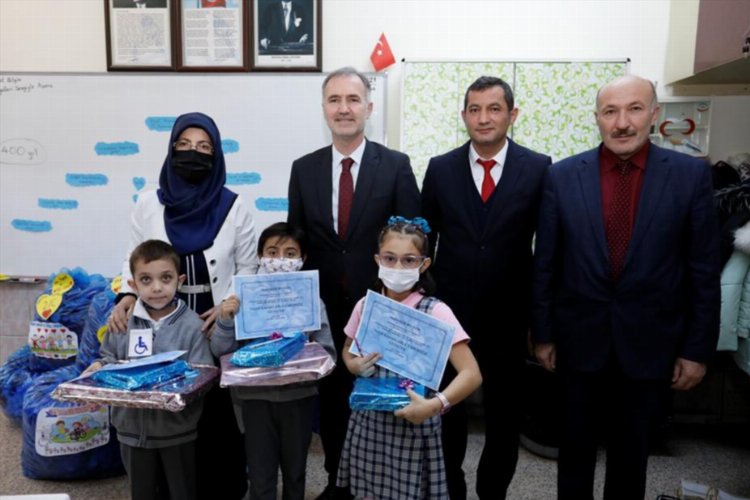 Bursa İnegöl’de öğrenciler 100 kilogram mavi kapak topladı