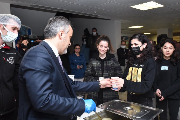 Bursa’da üniversiteli gençler istedi, Başkan Aktaş mesaiyi uzattı