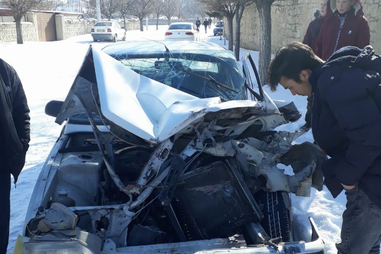Niğde Karaatlı’da trafik kazası: 2 yaralı