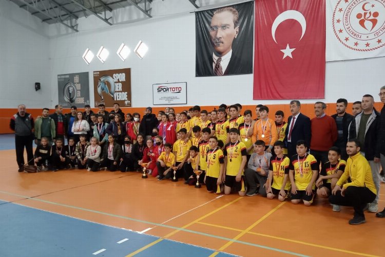 Niğde’de okullar arası hentbol şampiyonası yapıldı
