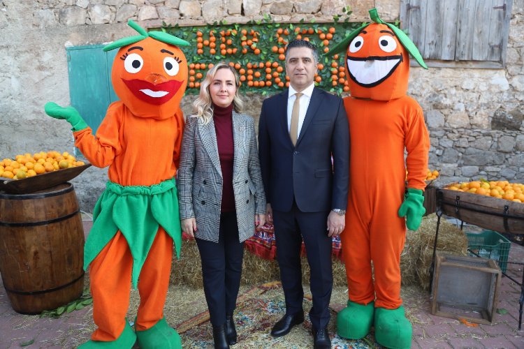 Mandalina Festivali’nde renkli görüntüler
