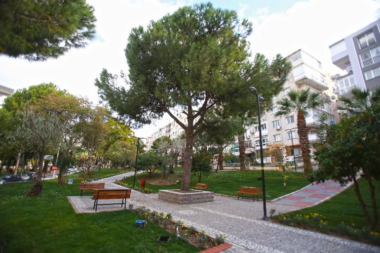 İzmir Karabağlar’da parklar yenileniyor